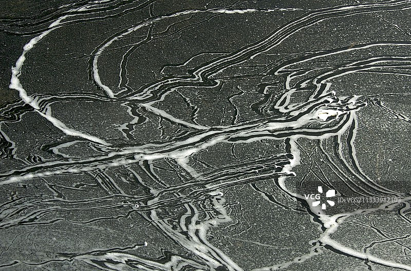 法国卡马格海边的泡沫图片素材