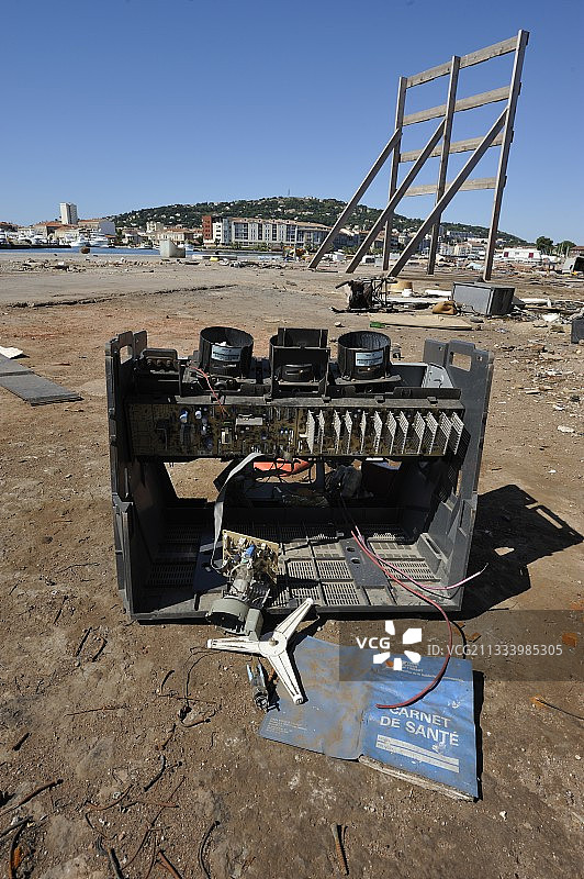 法国城镇郊区的垃圾堆图片素材