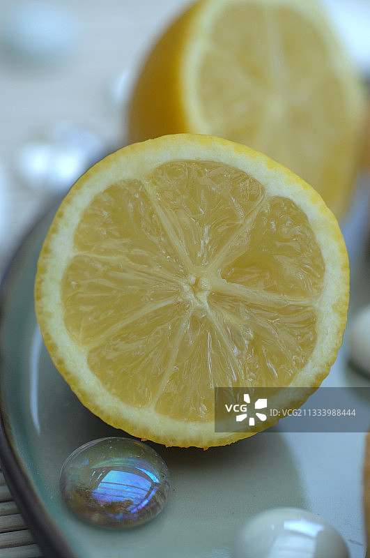 半个柠檬黄色图片素材
