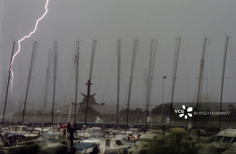 法国阿尔卡雄港口的暴风雨图片素材