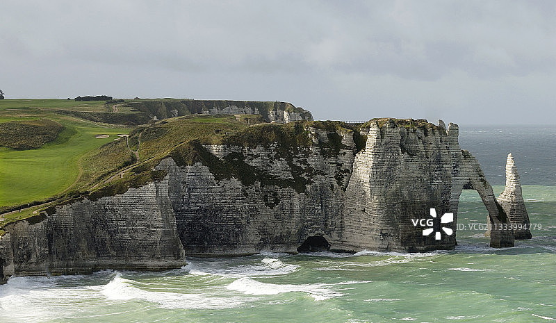 法国诺曼底埃特雷塔的雾蒙蒙悬崖图片素材