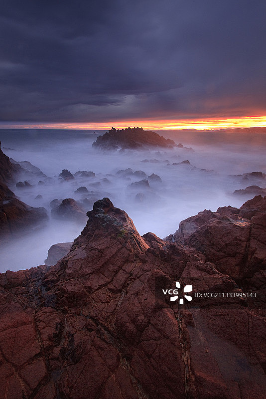 法国圣拉斐尔海岸的风暴图片素材