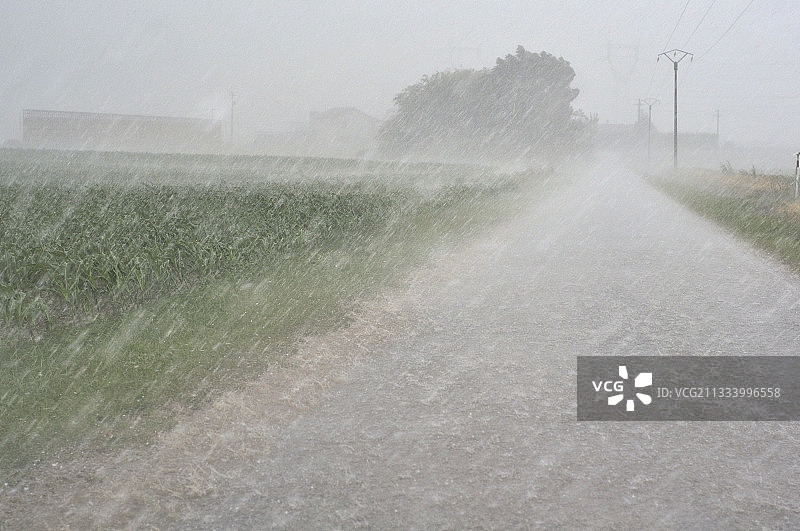 法国安省雷暴期间的冰雹图片素材