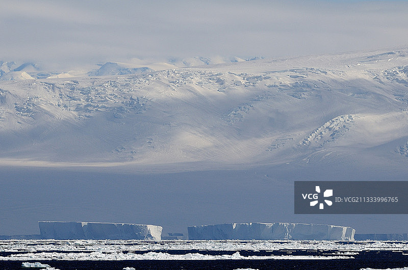 南极罗斯海的冰山冰川和山脉图片素材