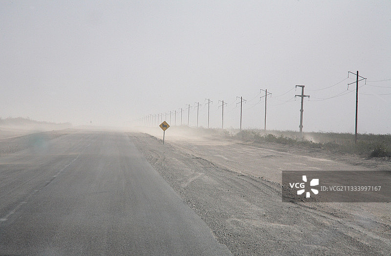 阿根廷巴塔哥尼亚道路上的沙尘暴图片素材