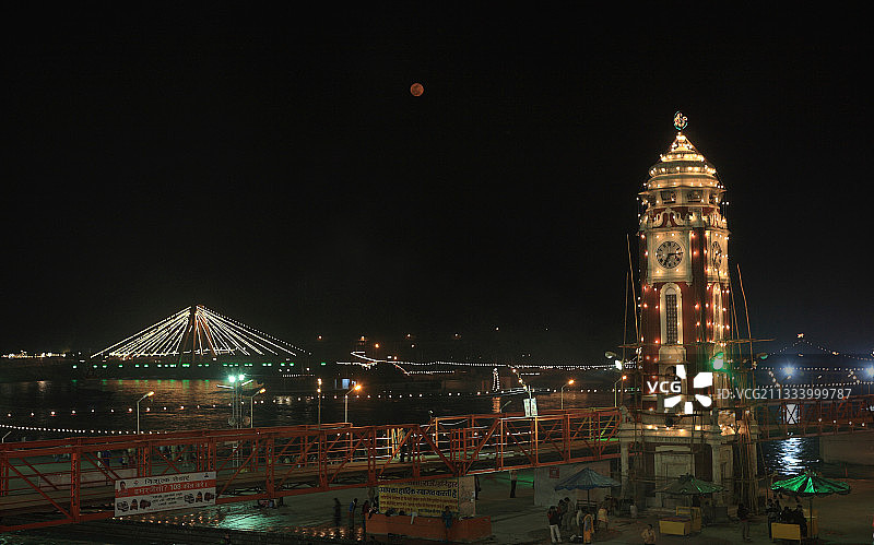 印度哈里瓦尔市的月亮图片素材