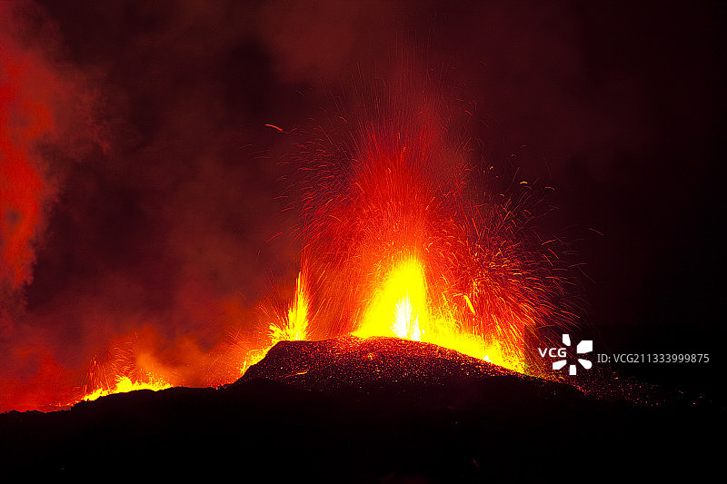 冰岛埃亚菲亚德拉冰盖火山喷发图片素材