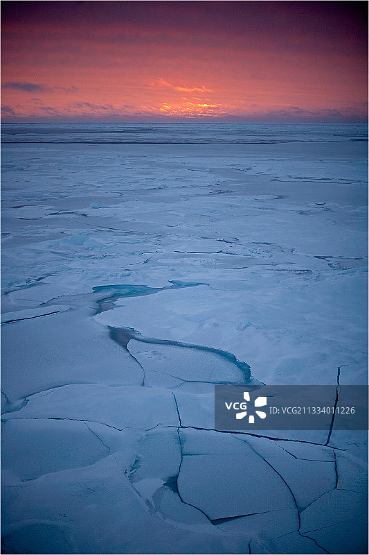 加拿大阿蒙森湾日落冰景图片素材