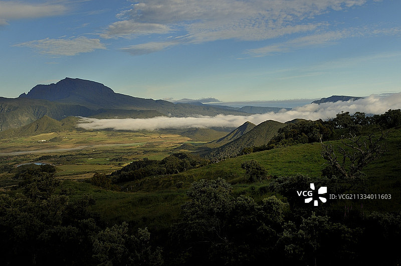 留尼汪岛内日峰和平原图片素材