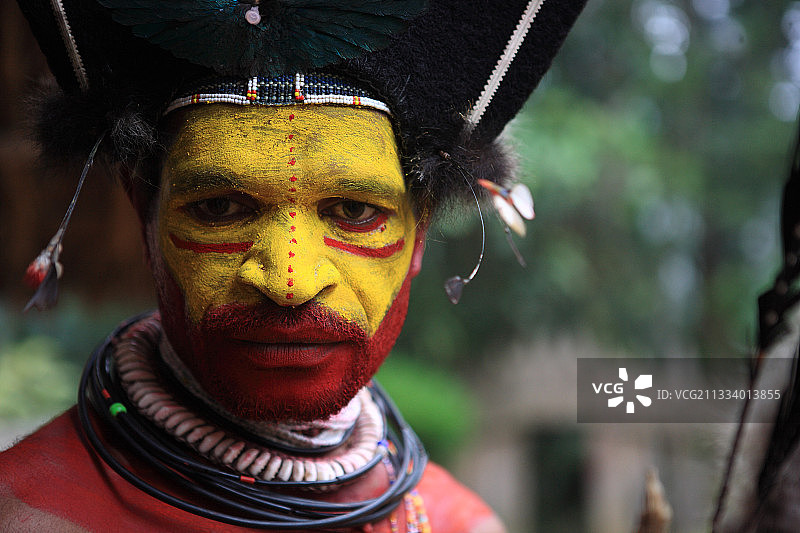 巴布亚新几内亚胡利族男子化妆肖像图片素材