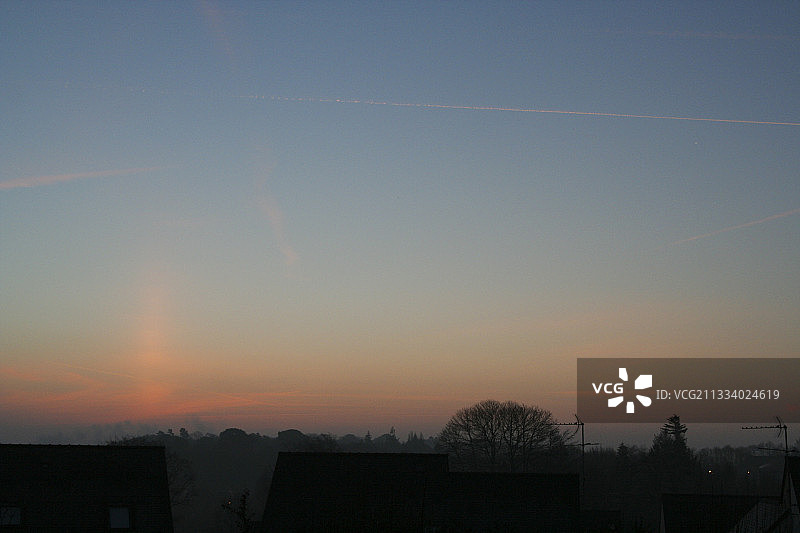 日柱与日出时的金星图片素材
