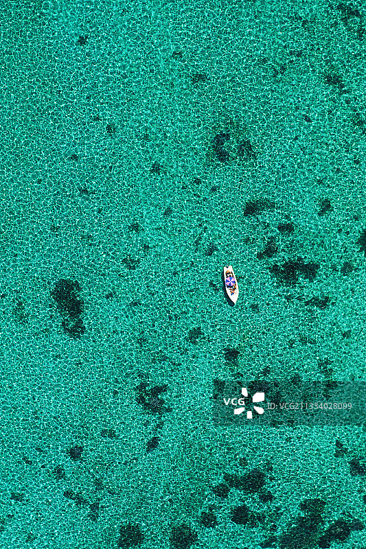以泻湖而闻名的东海岸，海滩和温暖的蓝色海水适合休闲和各种水上运动图片素材