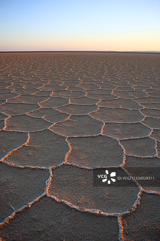 伊朗旱季的盐湖图片素材