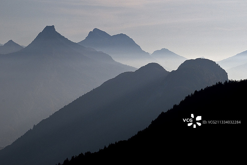 法国帕尔梅兰阿尔卑斯山的阿拉维斯山图片素材