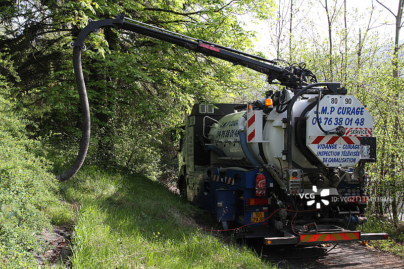 清理化粪池图片素材