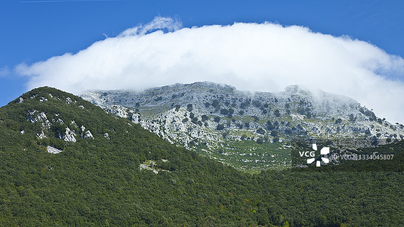 西班牙坎塔布里亚蒙特坎迪纳的焚风效应图片素材