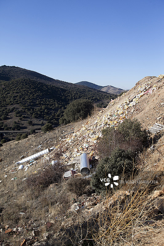 西班牙圣马丁德尔里奥的露天垃圾场图片素材