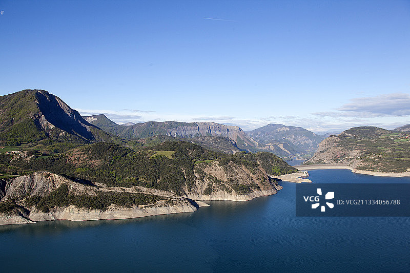 法国阿尔卑斯山塞雷蓬松湖图片素材