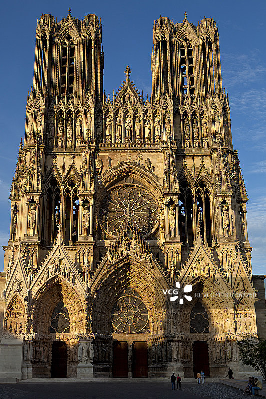 法国香槟兰斯大教堂的西立面图片素材