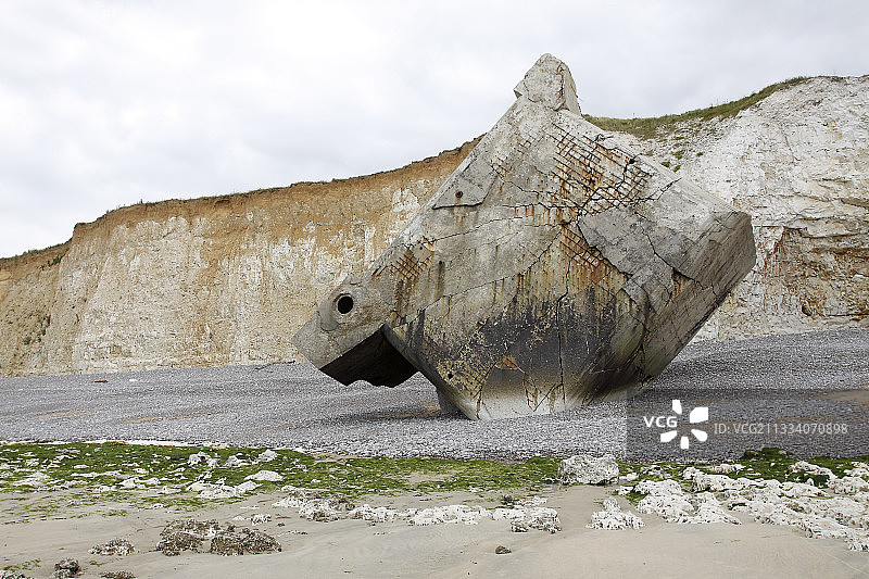 法国阿 Albatre 海岸沙滩上的碉堡图片素材