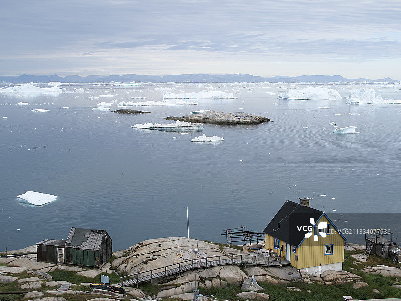 格陵兰迪斯科湾岸边的房屋图片素材