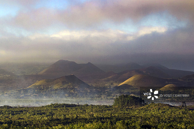 大科摩罗岛的熔岩和海岸线图片素材