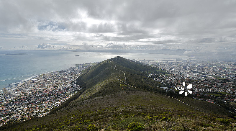 从南非开普敦眺望狮头峰图片素材