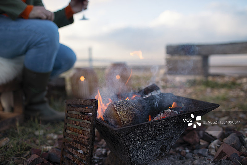 露台上的小型火坑图片素材