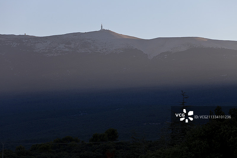 法国普罗旺斯日出时分的文图山图片素材
