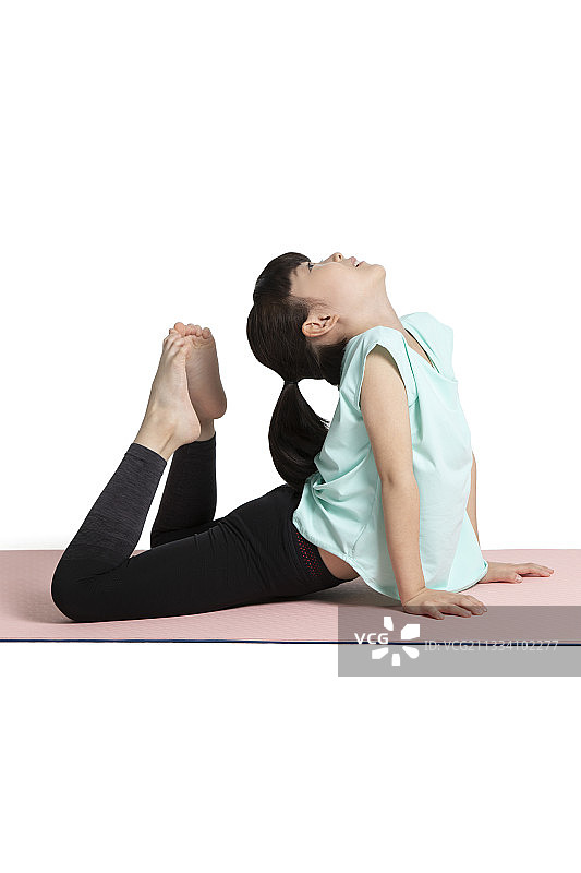 快乐的小女孩做运动图片素材