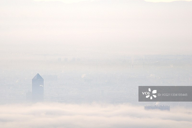 法国里昂帕尔迪厄塔上的层状冬季图片素材