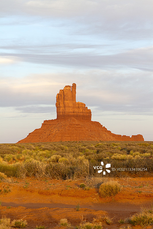 亚利桑那州纪念碑谷纳瓦霍部落公园的西部手套山丘图片素材