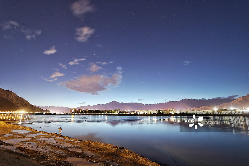 拉萨河夜景图片素材