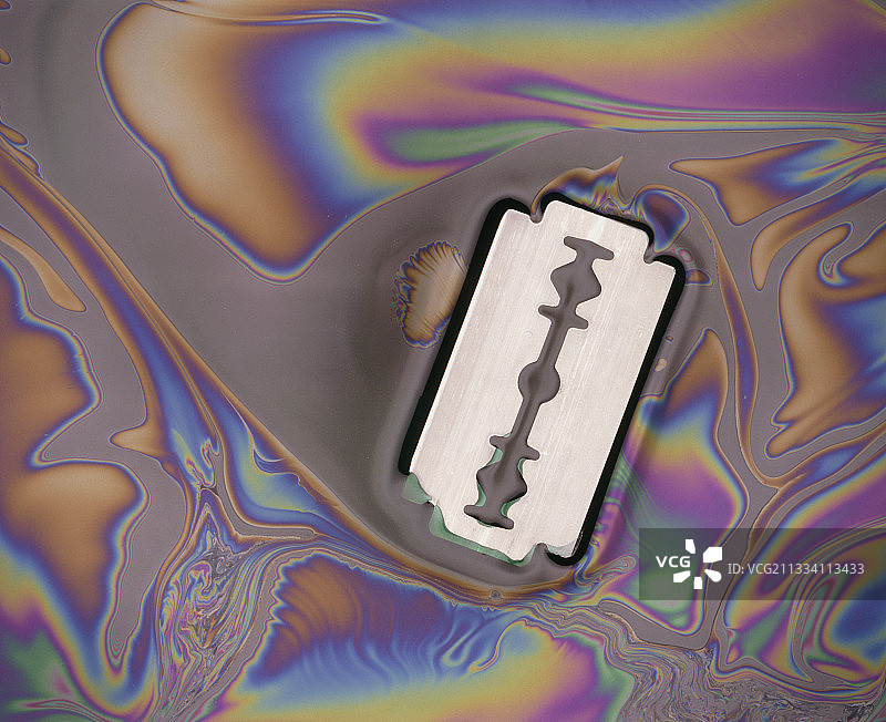 水面油污的干涉图案图片素材