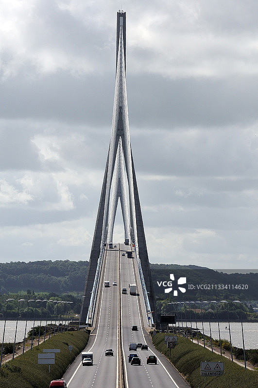 连接勒阿弗尔和翁弗勒尔的诺曼底大桥图片素材