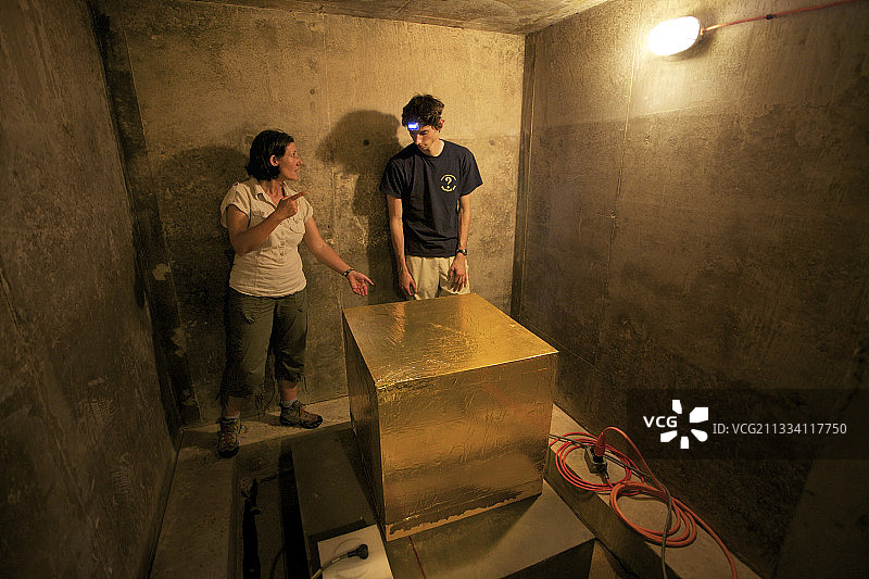 全球地震台网Geoscope地震仪数据采集，光纤提升GPS数据互联网实时传输能力图片素材