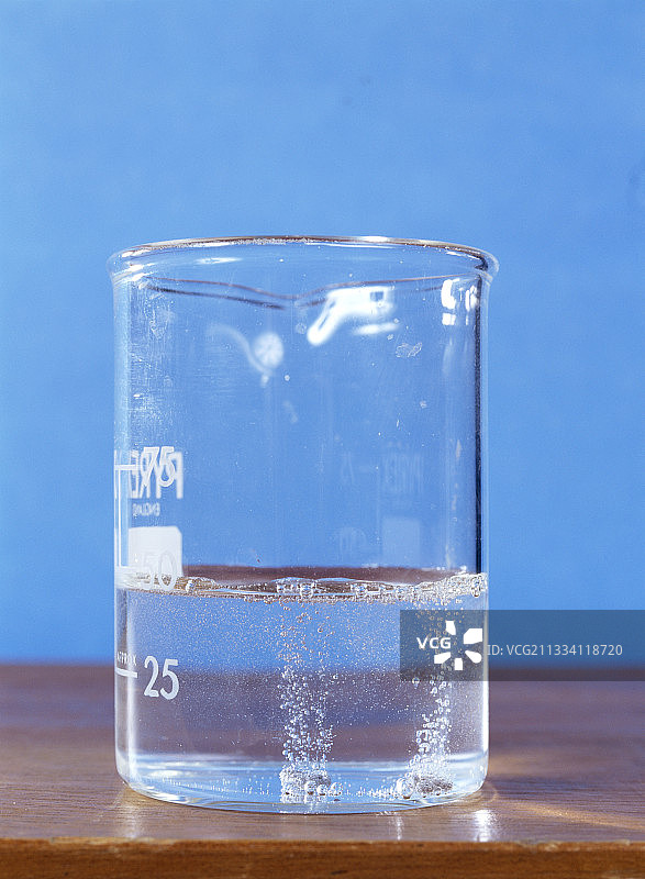 镁与水反应图片素材