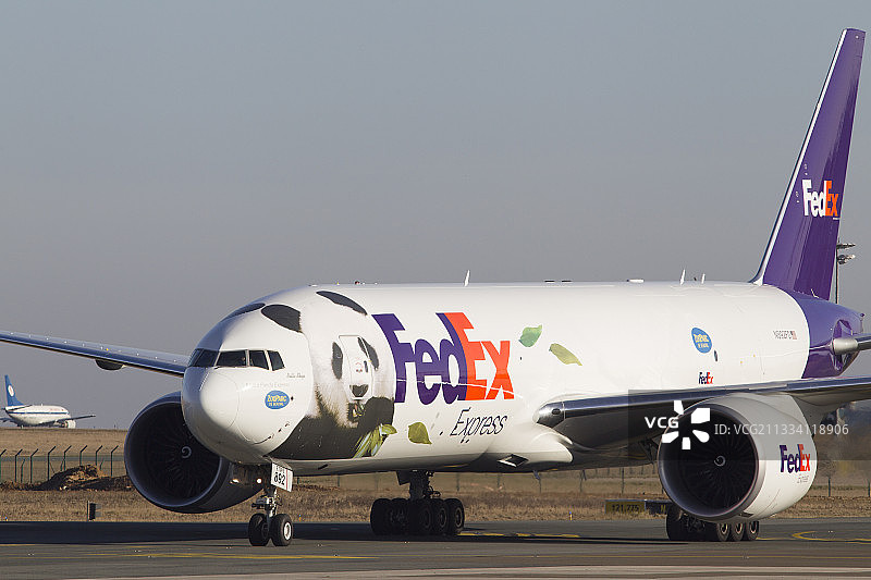 运载大熊猫的飞机抵达巴黎图片素材