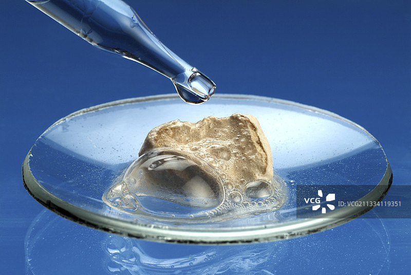 白垩与酸的反应图片素材