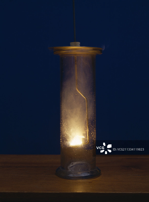 钠在氧气中燃烧图片素材