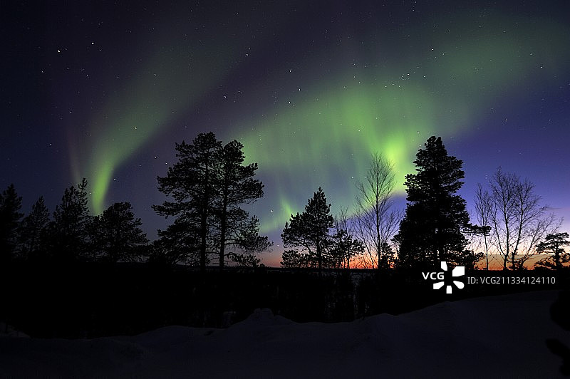 芬兰卡马宁地区的北极光图片素材