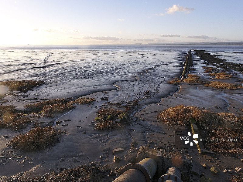 塞文河口海边的管道 - 英国图片素材