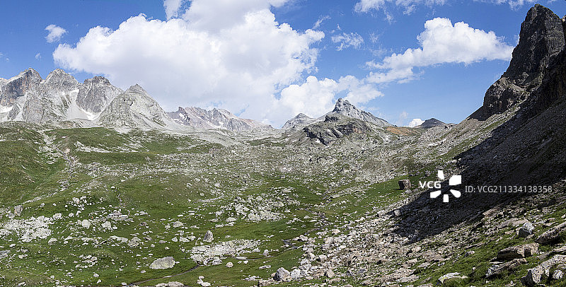 玛丽山谷和山峰 - 于拜山阿尔卑斯山，法国图片素材