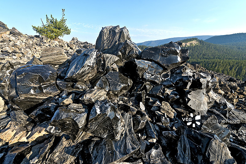 约1300年前的黑曜石被用来制作石器，在北美数千公里处被发现图片素材