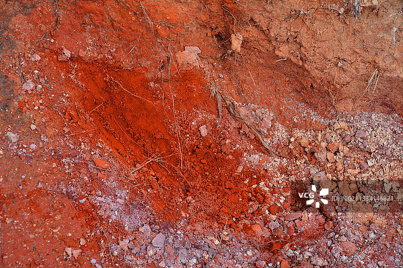 氧化物造就的色彩：紫色/氧化锰；红色和棕色/氧化铁；黄色/硫磺/富含亚氯酸盐的蓝色水域；富含硫酸和砷的绿色和黄色；富含砷的橙色水域；碳造就的灰色图片素材