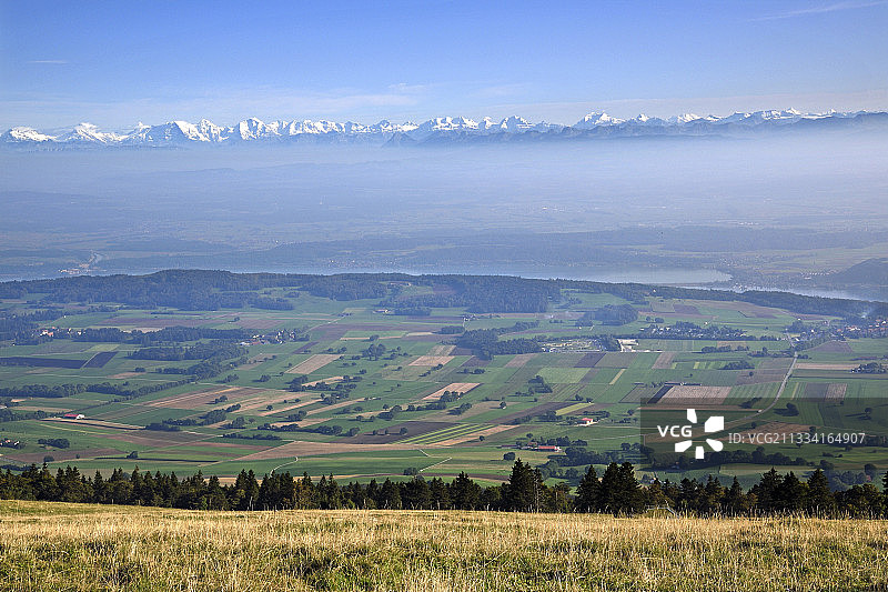 瑞士汝拉山脉的阿尔卑斯山景色图片素材
