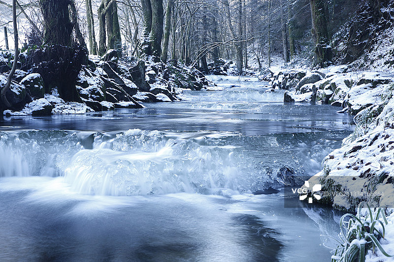 格罗巴赫冰冻河 - 德国格罗尔绍图片素材