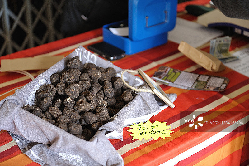 法国摊位上的黑松露图片素材