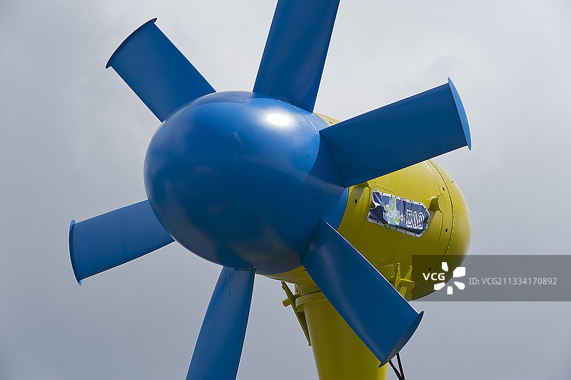 法国首个潮汐涡轮机将连接到主电源：萨贝拉D10，将于2015年6月浸入弗罗梅尔海峡，为乌埃桑岛供电。图片素材