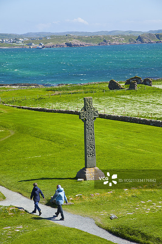 在修道院花园里图片素材